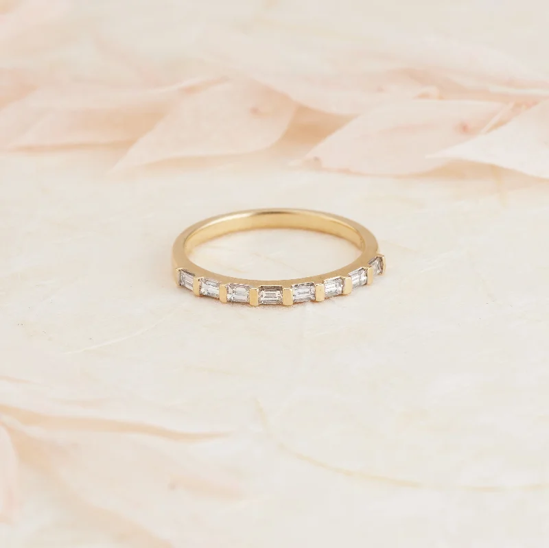 18K White Gold Classic Round - Cut Diamond Wedding Bands for a Timeless and Elegant Look9K Yellow Gold Baguette Diamond Bar Wedder or Eternity Ring 0.54tdw 18K White Gold Classic Round - Cut Diamond Wedding Bands for a Timeless and Elegant Look9K Yellow Gold Baguette Diamond Bar Wedder or Eternity Ring 0.54tdw
