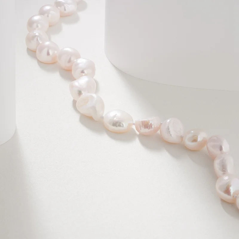 Emerald - Cut Gemstone Wedding Bands in 18K Gold for a Luxurious and Statement - Making PieceSilver Keshi Freshwater Pearl strand 10m with Bolt Ring Clasp Emerald - Cut Gemstone Wedding Bands in 18K Gold for a Luxurious and Statement - Making PieceSilver Keshi Freshwater Pearl strand 10m with Bolt Ring Clasp