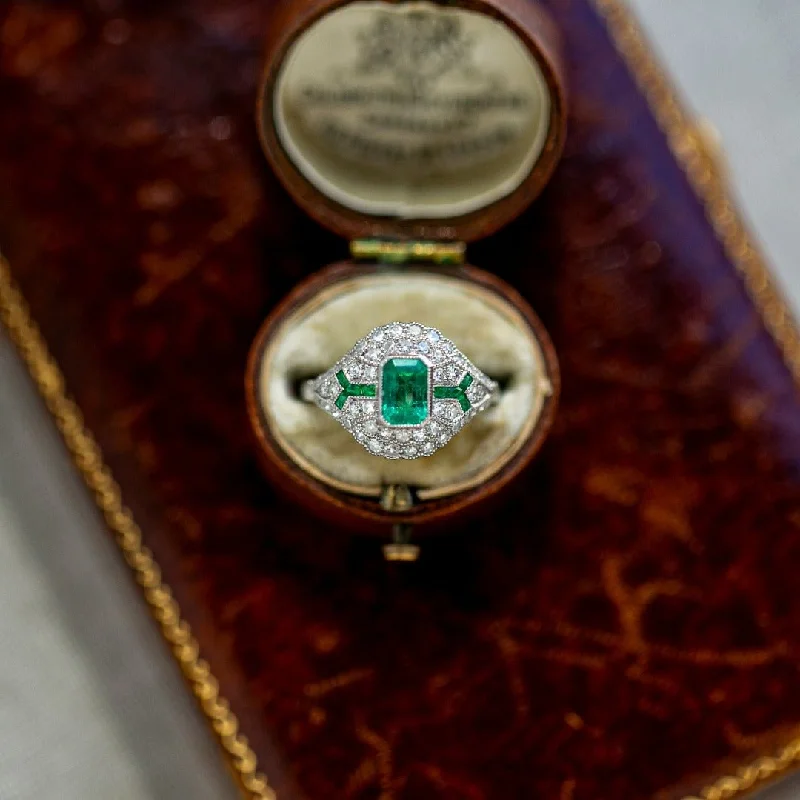 Men's Opal Engagement Rings in 10K Gold with a Milgrain - Trimmed BandGlendalough