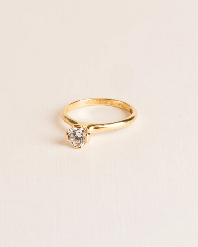Men's Opal Engagement Rings in 10K Gold with a Milgrain - Trimmed BandSolitaire with white diamond in 18 ct. gold
