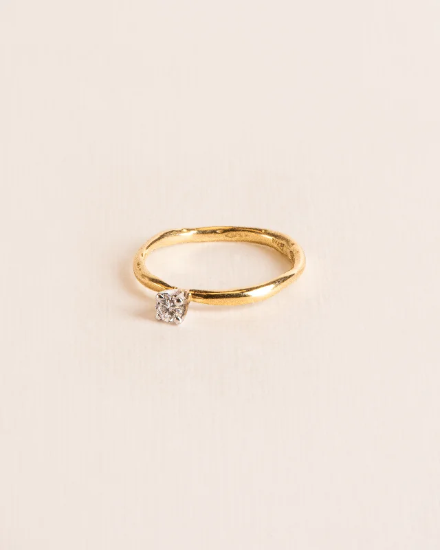 Men's Garnet Engagement Rings in 18K Gold Vermeil with Intricate Engraved DetailsSolitaire with white diamond in 18 ct. gold