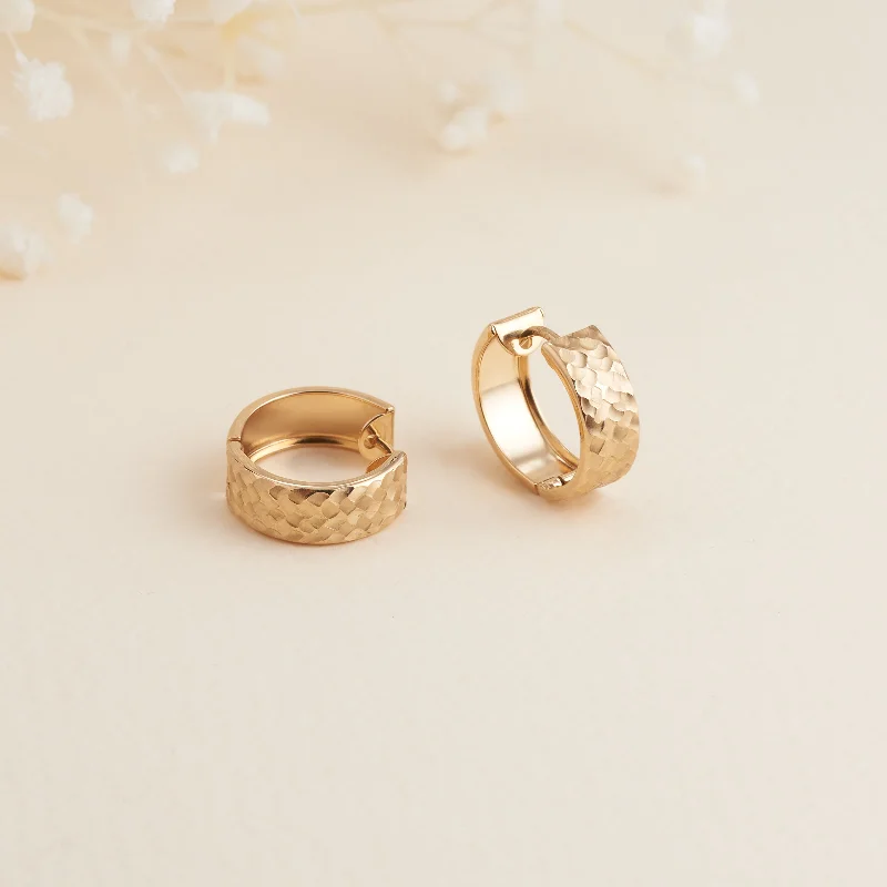 Two - Tone Gold and Silver Wedding Bands with a Twist Design for a Contemporary and Eye - Catching Style9K Yellow Gold Patterned Round Huggie Earrings Two - Tone Gold and Silver Wedding Bands with a Twist Design for a Contemporary and Eye - Catching Style9K Yellow Gold Patterned Round Huggie Earrings
