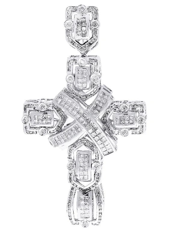 Chunky chain necklaces for bold looksDiamond Cross Pendant| 4.33 Carats| 26.89 Grams Chunky chain necklaces for bold looksDiamond Cross Pendant| 4.33 Carats| 26.89 Grams