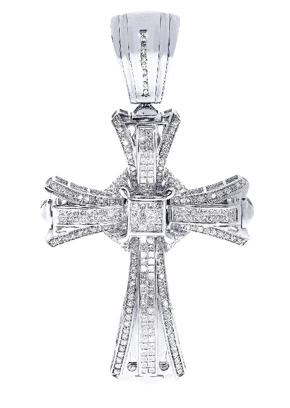 Heart-shaped pendants for Valentine’s DayDiamond Cross Pendant| 5.34 Carats| 35.08 Grams Heart-shaped pendants for Valentine’s DayDiamond Cross Pendant| 5.34 Carats| 35.08 Grams